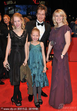 幻灯图集：《潜水艇》首映 女儿助阵温特伯格