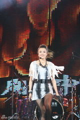 高清：青春洋溢中歌榜红五月 大风吹不散观众热情