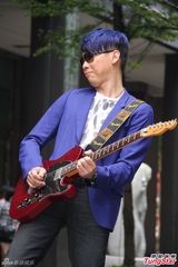 组图：陶喆蓝发义挺金曲奖 澄清炮轰评审口水战