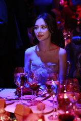 组图：熊乃瑾典雅亮相时尚庆典 宣传美容书