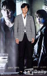 组图：《监视者》试映会 郑雨盛(郑宇成)西装帅气亮相