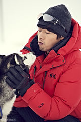 高清组图：玄彬新西兰拍广告展运动型男魅力