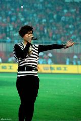 组图：中超联赛盛大开幕 周笔畅压轴献唱主题歌