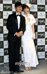 组图：韩女星李宥真宣布将结婚 朴秀洪担任主持