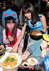 组图：韩片《KOREA》观影数百万 河智苑裴斗娜谢票