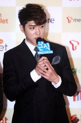 高清组图：韩团2NE1Beast等亮相Melon音乐颁奖礼