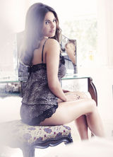 组图：凯莉-布鲁克内衣写真美胸呼之欲出