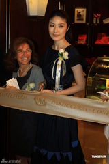 组图：陈慧琳蓝裙温婉上海捞金 似走出流产阴霾