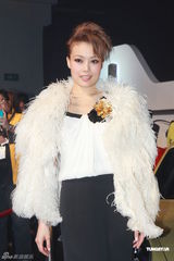 组图：容祖儿曝闲时喜驾车 盼黄伟文演唱会DVD顺利