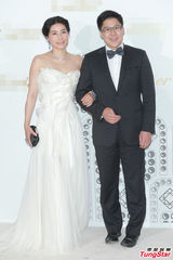 组图：郭晶晶携夫恩爱亮相 如再怀胎想生女儿