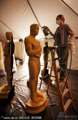 幻灯：奥斯卡冲刺 大厨备精致糕点小金人穿上外衣