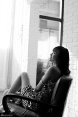 组图：黄锶骐时尚大片曝光 展黑白灰格调