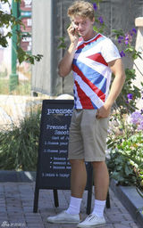 组图：施瓦辛格17岁爱子帕特里克帅气亮相街头