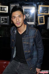 组图：关楚耀露股床战罗霖 陶杰跨界首执导筒