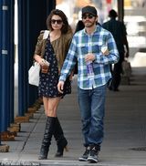 组图：吉伦希尔纽约街头牵手嫩模女友 恩爱甜蜜