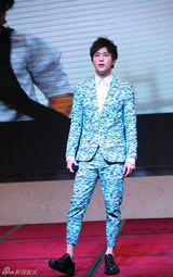 组图：薛之谦发新专《意外》 赚钱做喜欢的音乐