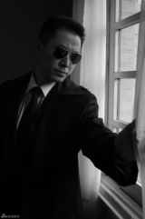 高清图：郭广平墨镜扮酷潇洒不羁 尽显硬汉本色