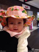 组图：杨臣刚自曝当爸 六个月女儿漂亮不随爹