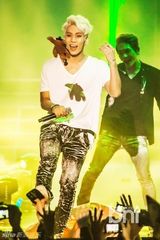 组图：SHINee与EXO-K等K-POP演唱会秀炫舞