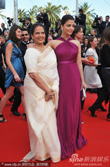 幻灯图集：乔治-卢卡斯杨紫琼捧场《华尔街2》首映