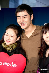 高清组图：阮经天代言寝具 设计床组勇敢追梦