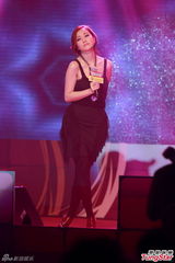 组图：容祖儿否认妒忌王菀之夺奖 陈奕迅力挺