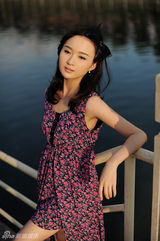 组图：葛晓凤清凉夏日写真 一抹浅笑甜美俏皮