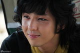 独家高清图：韩国演员金起范对话新浪韩娱