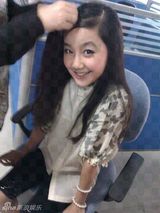 组图：点读机女孩中学生活照曝光 依旧清秀可爱