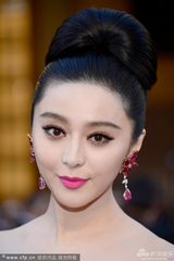 组图：奥斯卡红毯范冰冰粉色礼服大秀香肩雪肤