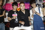 MIC男团助阵《变3》点映 池约翰庆22岁生日(图)
