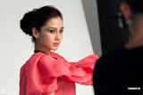 组图：Angelababy担任彩妆代言 分享护肤美肌秘诀