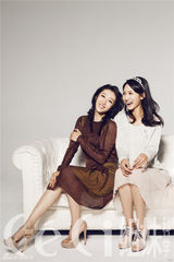 组图：刘思彤郭珍霓闺蜜大片相依相偎