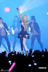 高清组图：蔡依林白发造型开唱 不介意和老外拍拖