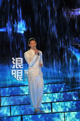 高清图：春晚彩排曝内场图 李敏镐枫叶西装优雅