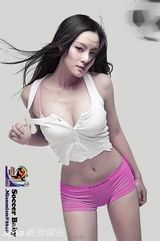 幻灯图：演员王冕大胆玩性感 半裸出镜惹争议 