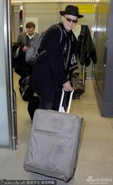 组图：简-方达机场秀剪刀手 蒂姆罗宾斯不摆谱