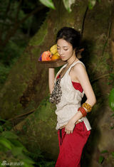 高清图集：桂纶镁热带雨林拍写真