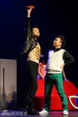 幻灯图集：邓超演话剧模仿杰克逊 孙俪给男友打满分