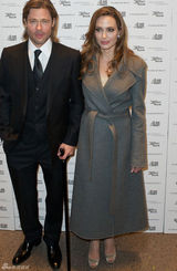 高清组图：朱莉新片华盛顿首映皮特拄拐杖助阵