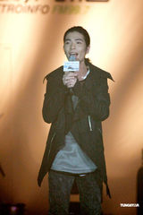 高清：萧敬腾方大同同台献唱 联手周柏豪卖力演出