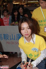 组图：薛凯琪出席抗抑郁活动 表示与方大同不怕被拍