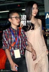 组图：王石女友田朴珺低调出席《合伙人》首映