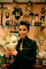 高清图：李冰冰威尼斯写真 黑色打扮显飒爽风格