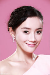 组图：袁姗姗时尚大片粉色甜美风