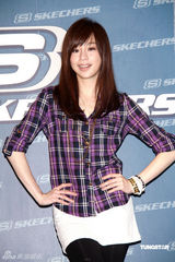 幻灯图：王心凌清新甜美现身 称与范植伟久未联络