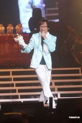 高清组图：温拿演唱会圆满结束 财源滚滚开心到底