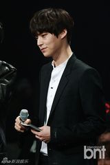 组图：昭宥郑基高打榜夺冠 《星星》允才任主持