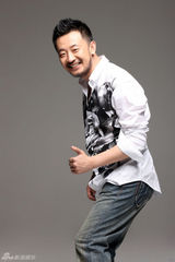 组图：黄海波写真化身英伦绅士 彰显硬朗男人魅力