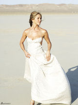 高清组图：詹妮弗-安妮斯顿真空装沙漠拍写真